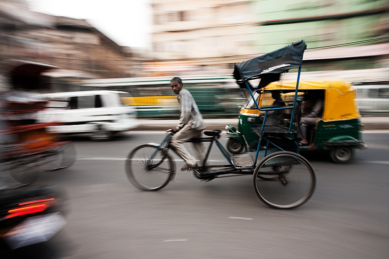 091201_delhi_india_cycle_rickshaw_motion_pan_MG_7514