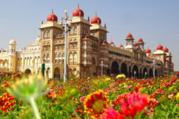 Mysore Palast Südindien, zug in indien