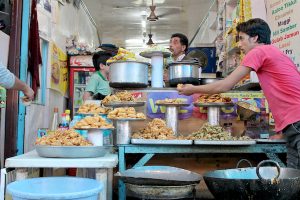 cost of travelling in india, food, srinagar