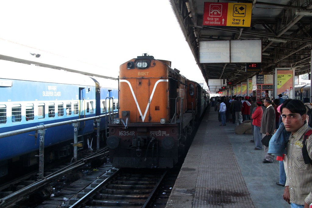 Train Travel to Jaipur 