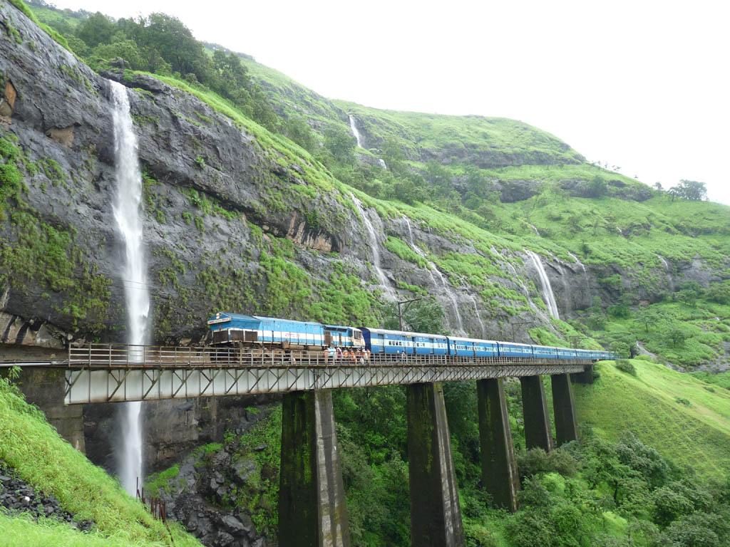 voyage en Inde en train -Vue de Konkan pendant la mousson de Mumbai au  Kerala (en passant par Goa)