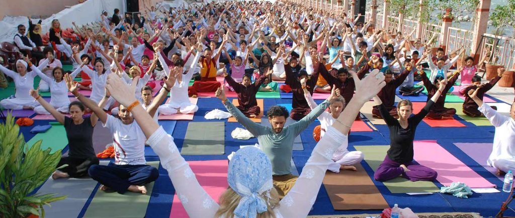 yoga in india (parmath niketan ashram)