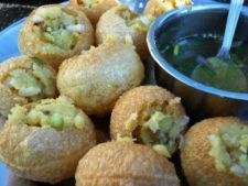 Puchka, Pani Puri, Golguppa, indisches Streetfood, Kalkutta