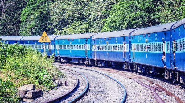 Trains in India, Ways to get from Mumbai to Kerala