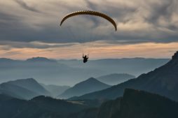 Paragliding in Bir